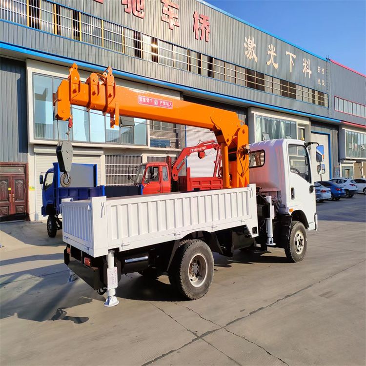 西青区三轮随车吊定制 农用改装机自备吊中瑞长期出售